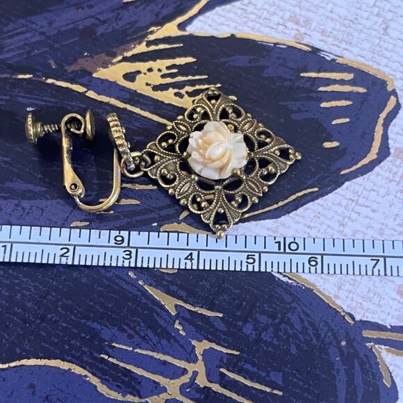 Vintage 1940s Brass Tone Celluloid Rose Intricate Floral Filigree Earrings A1 - Picture 10 of 10